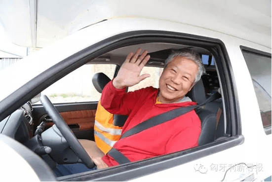 68歲老人張志武再駕覽眾C4房車環歐洲