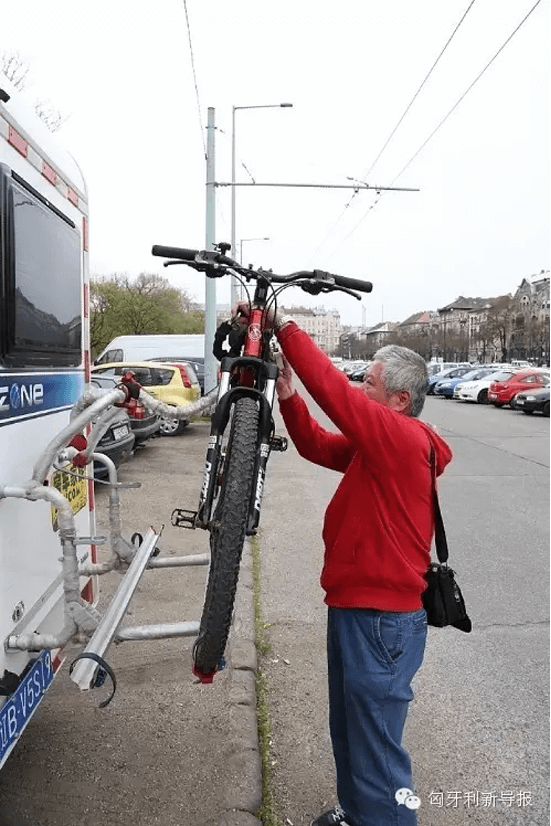 68歲老人張志武再駕覽眾C4房車環歐洲