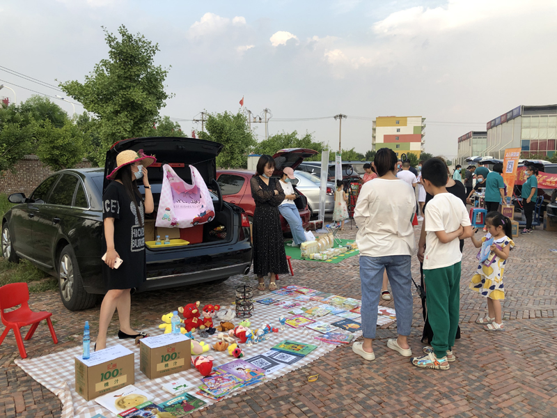 夏令營挑戰地攤經濟，覽眾房車不一樣的活動